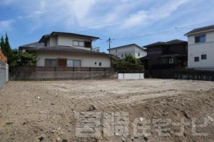 <p>北西側から撮影した土地の写真です。</p>
