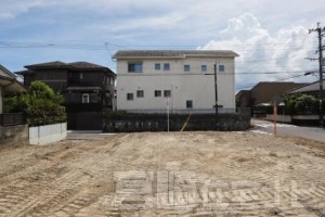 <p>北側から撮影した土地の写真です。</p>
