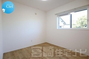 <p>【洋室3】4.5帖の居室です。２階の居室全てにウォークインクローゼットが付いており収納豊富です。</p>
