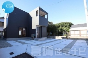 <p>駐車スペースも広々！お庭スペースも確保できそうです♪</p>
