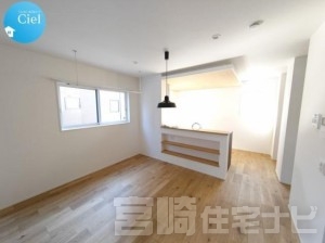 ご家族の集まるLDKは明るく広々した空間に。キッチンは対面式を採用。ご家族の様子を見ながらお料理ができます。