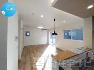 ご家族で食事をしながら団欒することが多いダイニングは日々の会話が生まれる場所。お部屋の雰囲気に合わせたペンダントライトも標準仕様！