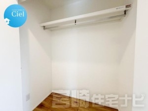 全居室に収納が備わっているため、生活感を抑えたスッキリとした空間を保てます。