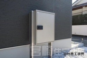 <p>【宅配ボックス】不在時でも荷物が受け取れるので再配達の手間も省けます。</p>