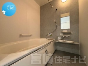 <p>【温水洗浄便座】いつでも快適にトイレを利用するためには無くてはならない必需品。温水洗浄便座は紙資源の節約はもちろん衛生面でも効果的です。</p>
