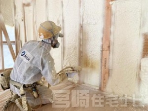 【ウレタン断熱】ウレタン吹き付けを使用することにより細部に生じる隙間を完全に解消することが可能になるため、結露による建物の劣化を防ぎ、耐久性を高めます。