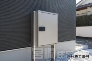 【宅配ボックス】不在時でも荷物が受け取れるので再配達の手間も省けます。