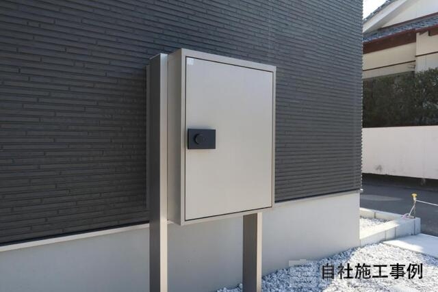 <p>【宅配ボックス】不在時でも荷物が受け取れるので再配達の手間も省けます。</p>
