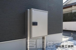 <p>【宅配ボックス】不在時でも荷物が受け取れるので再配達の手間も省けます。</p>
