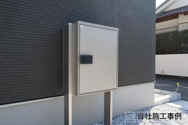 <p>【宅配ボックス】不在時でも荷物が受け取れるので再配達の手間も省けます。</p>
