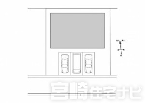 <p>敷地内に3台の駐車スペースを確保。<br />
前面道路は約4.9mで、車の出し入れもスムーズです。</p>
