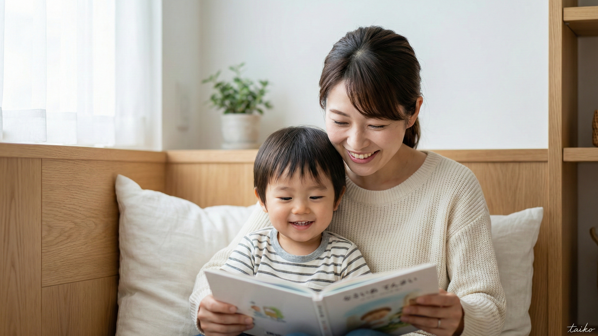 「ヌック」のある平屋で叶える、家族の新しい距離感。最大の特徴は、リビングの一角に設けられた「ヌック（くつろぎスペース）」。読書をしたり、コーヒーを飲んだりと、家族の気配を感じながら自分だけの時間に浸れる特別な場所です 。勾配天井を採用したLDKは、平屋とは思えない開放感と採光を実現 。さらに、家事をスムーズにする回遊動線や、適材適所の収納計画が、日々のストレスを軽減し「暮らしやすさ」を底上げします。