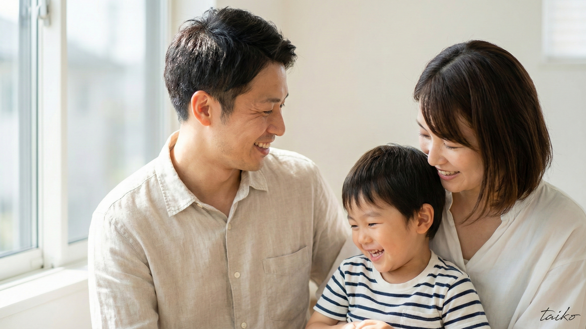 天気も花粉も気にしない、ストレスフリーな洗濯動線。 共働き世帯の強い味方、「サンルーム」を備えた間取りです。雨の日や花粉の季節でも、天候や時間を気にせず洗濯物を干せる安心感は格別。取り込んだ衣類をその場で畳んだりアイロンがけしたりできるスペースとしても活躍し、毎日の家事を効率化します。