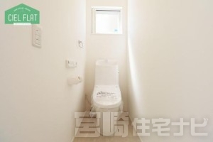 <p>【温水洗浄便座】いつでも快適にトイレを利用するためには無くてはならない必需品。温水洗浄便座は紙資源の節約はもちろん衛生面でも効果的です。</p>
