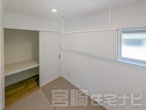 <p>ご家族で食事をしながら団欒することが多いダイニングは、明るく開放感があり会話が弾む心地よい空間が魅力です。また、キッチンとの動線もスムーズなのでお料理の配膳や片付けも楽々です。</p>
