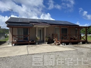 都農町　ソーラーパネル付き平家