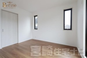 <p>【2階寝室】ウォークインクローゼットに近く、衣類や身の回りのものをすっきり収納。生活感を抑えながらすっきりとした空間を保てます。</p>
