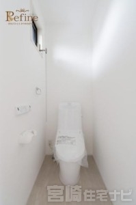 <p>【2階トイレ】忙しい朝でも、2階に洗面台があることで身支度のタイミングが分散でき、家族間での混雑を防げます。朝の準備がスムーズになり暮らしにゆとりが生まれます。</p>
