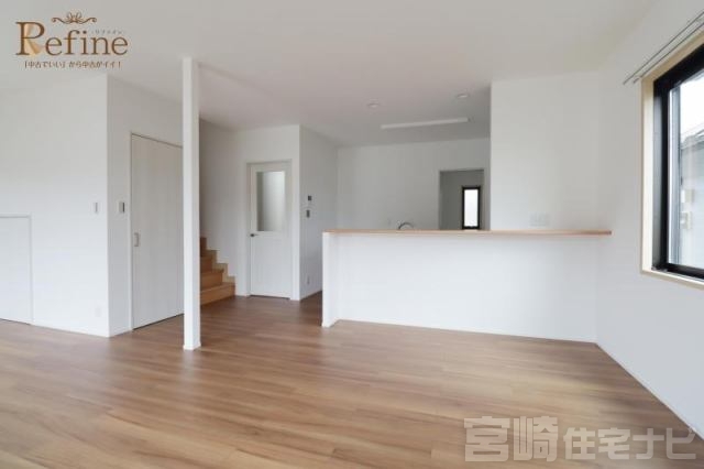 <p>リビングイン階段を採用しており、毎日自然と家族が顔を合わせられる間取りです。お子さまの成長を見守りながら、家族のコミュニケーションを大切にしたいご家庭にぴったりの設計です。</p>
