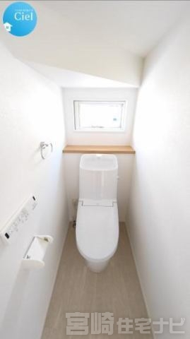 <p>【温水洗浄便座】いつでも快適にトイレを利用するためには無くてはならない必需品。温水洗浄便座は紙資源の節約はもちろん衛生面でも効果的です。</p>
