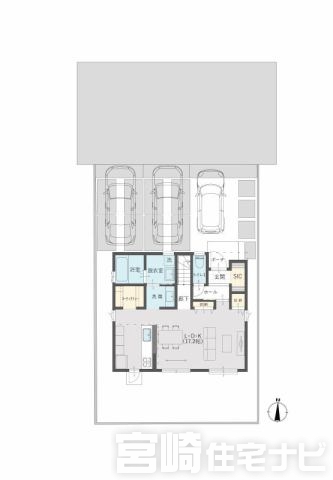 <p>敷地内に3台の駐車スペースを確保。<br />
前面道路は約6mで、車の出し入れもスムーズです。</p>
